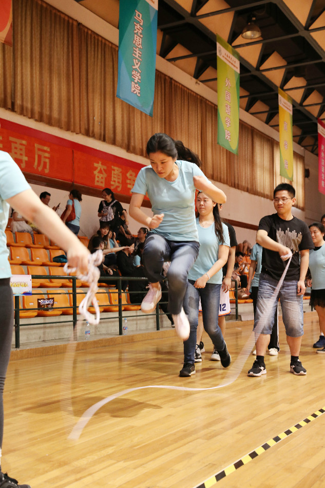三人绑腿跑游戏规则_三人绑腿跑比赛规则_3人绑腿跑技巧