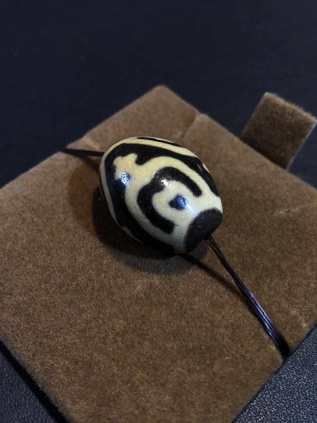 带天降石天珠有啥好处_什么样的天降石天珠有收藏价值_天降石天珠与玛瑙天珠哪种好